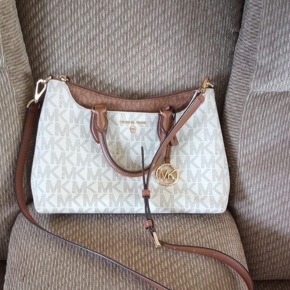 Michael Kors crossbody bag - Picture 1 of 10